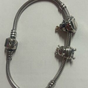 Pandora Moments Bracelet Queen Bee Wedding Cake